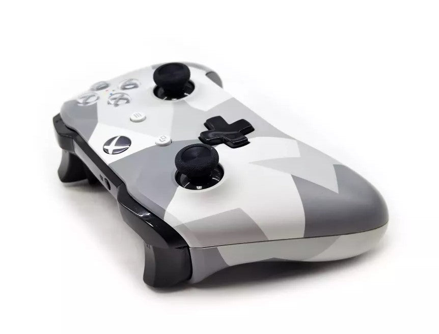Xbox One Wireless Controller - Winter Forces - Video Game Accessory - Used - CaveGamers - Image 2