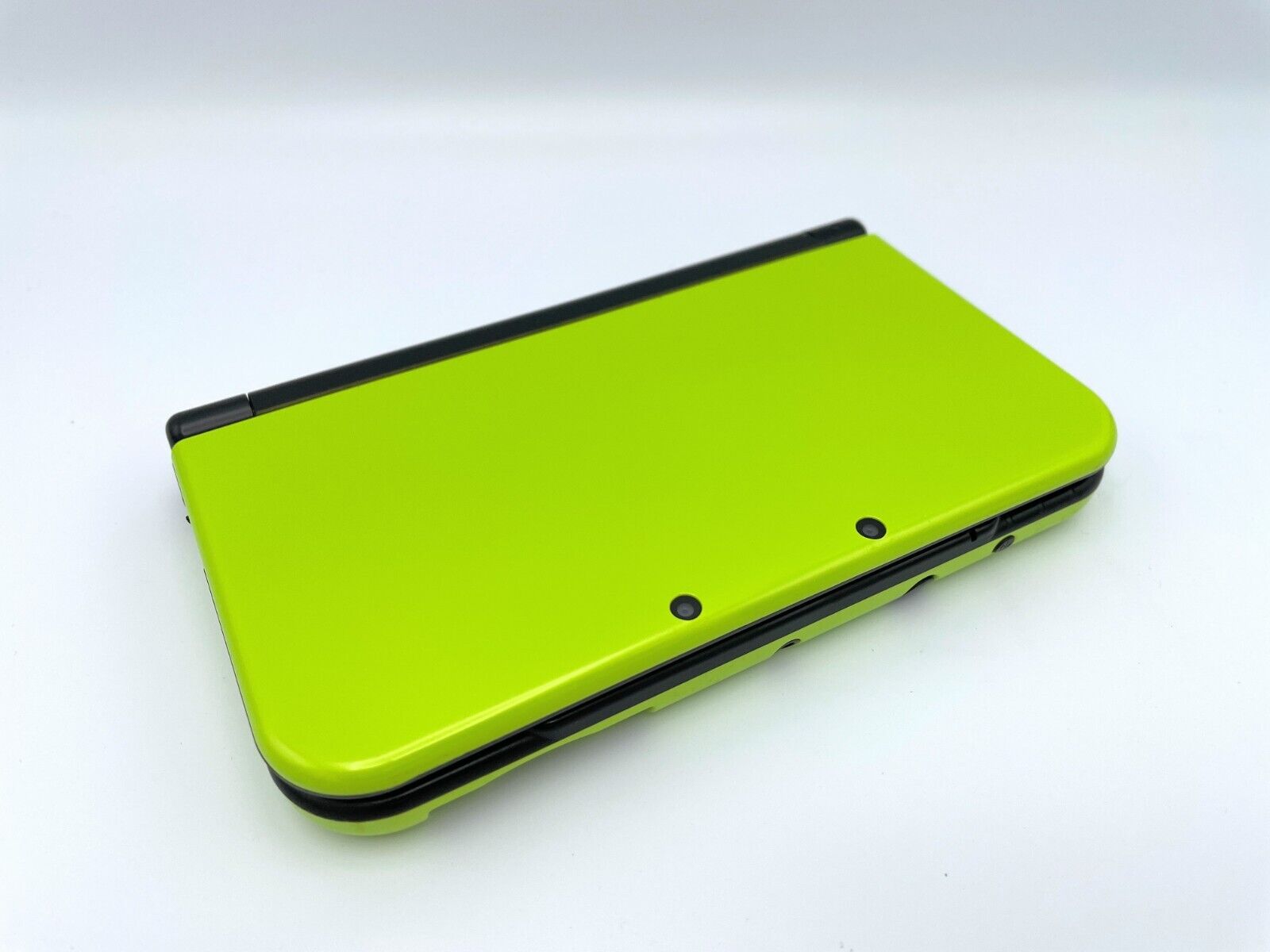 New Nintendo 3DS XL - Yoshi Edition Lime Green