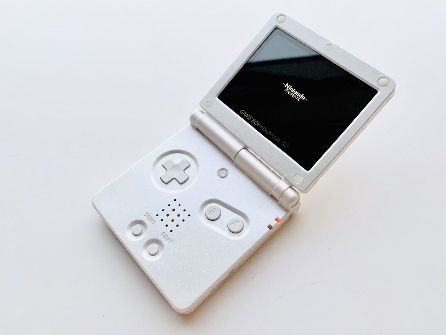 Game Boy Advance SP - Pearl White
