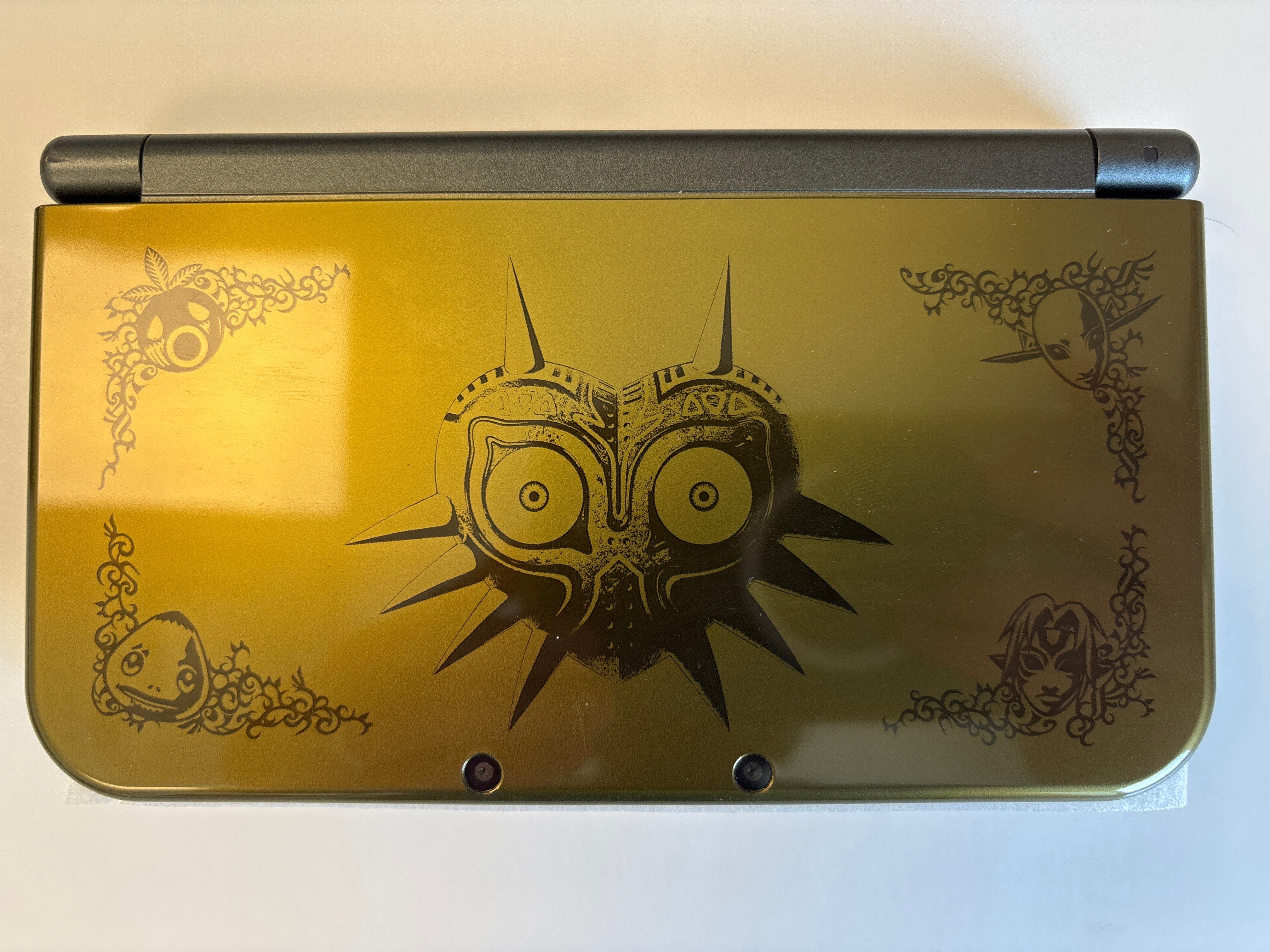 New Nintendo 3DS XL Majora's Mask Edition Complete In Box Nice Shape W/ Charger!